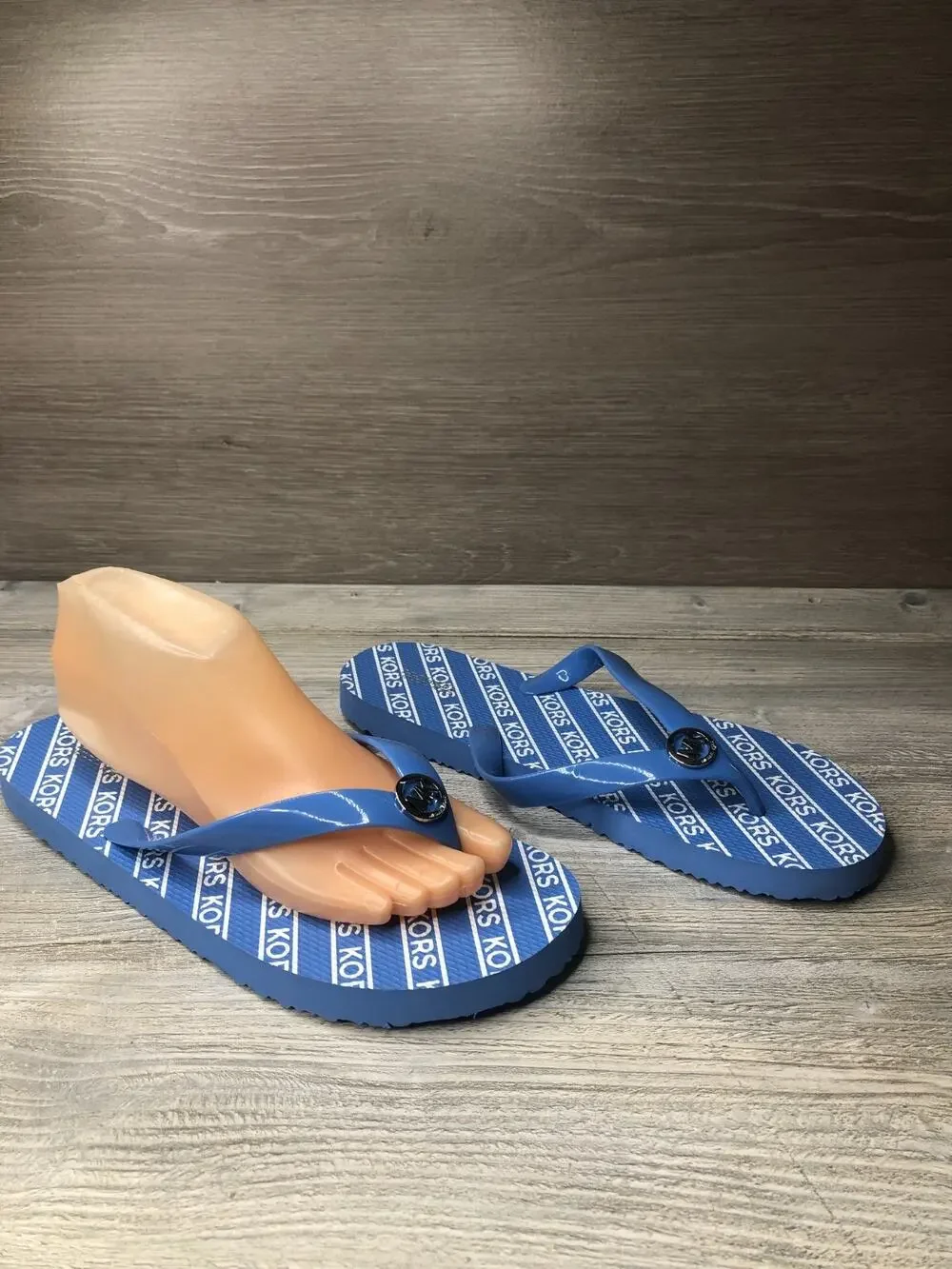 New MICHAEL KORS Women's 11 Blue / Silver Metal MK Charm Logo Flip Flops